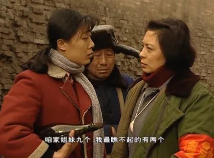 中国星配资 家有九凤演员合照：四凤悄然离世，七凤默默离开，看哭众人