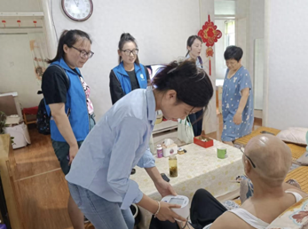汇盈配资 京杭社区开展“关爱特殊群体”上门健康体检活动